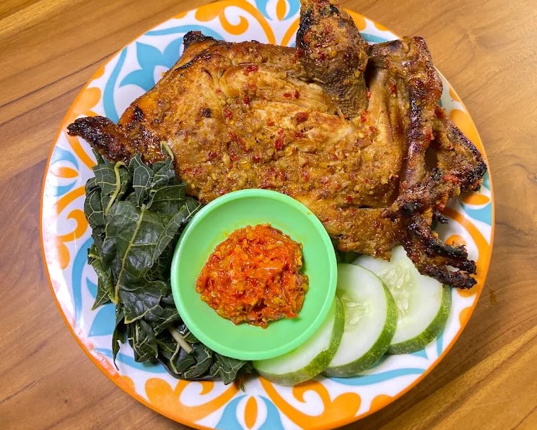 Ayam Panggang Mbah Dinem Khas Klaten Akhirnya Hadir di Semarang!